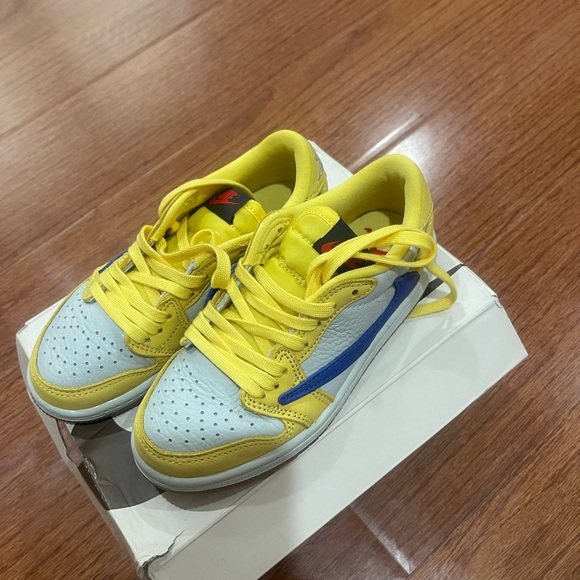 Travis Scott Kids Sneakers in Yellow and Blue - Picture 1 of 10